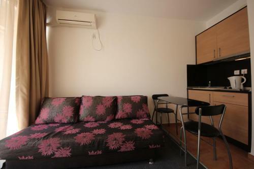 Menada Ravda Apartments