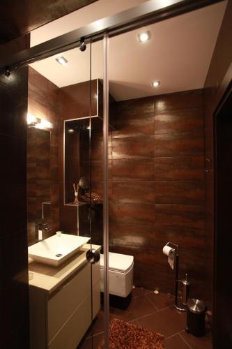Brown Cottage Apartment