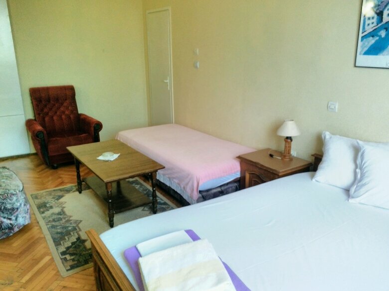 Hostal Repos Guest Rooms