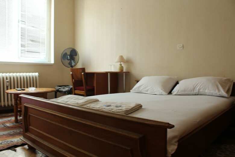 Hostal Repos Guest Rooms