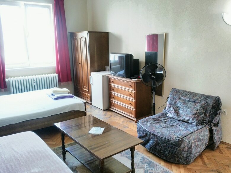 Hostal Repos Guest Rooms