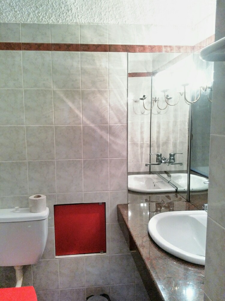 Hostal Repos Guest Rooms