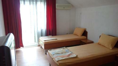 Hostal Dalia Guest House