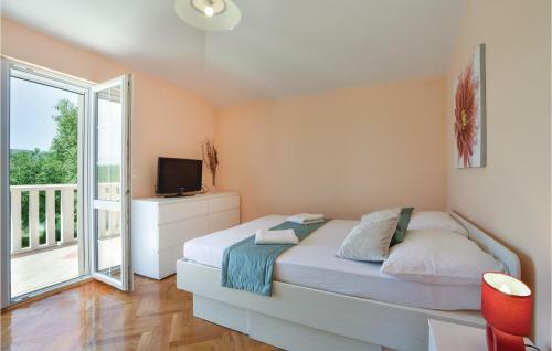 Four-bedroom Holiday Home In Dicmo
