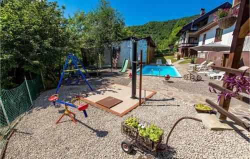 Four-bedroom Holiday Home In Plaski