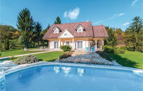 Three-bedroom Holiday Home In Donji Zbilj