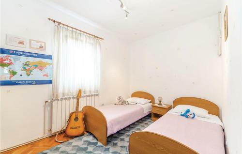 Four-bedroom Holiday Home In Benkovac
