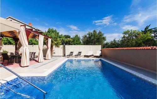 Four-bedroom Holiday Home In Benkovac