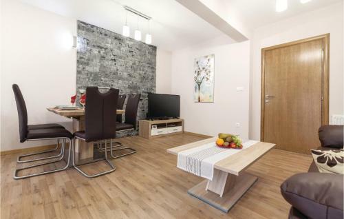 Three-bedroom Holiday Home In Brestovac