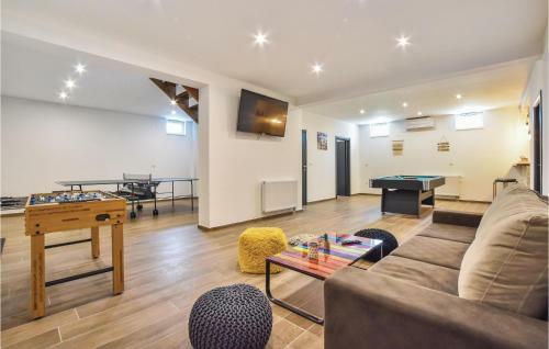 Four-bedroom Holiday Home In Dicmo
