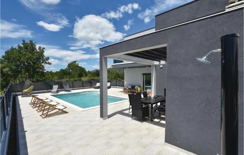 Four-bedroom Holiday Home In Dicmo