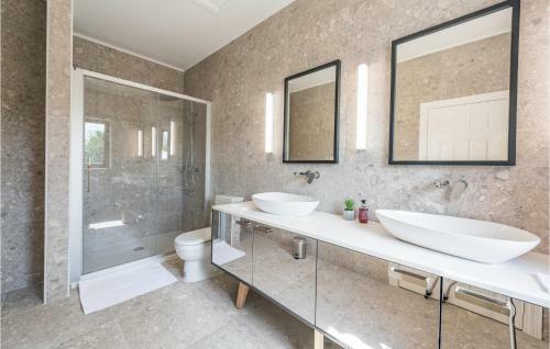 Three-bedroom Holiday Home In Porec