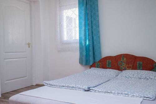 Apartment In Balatonmariaf�rdo 35382
