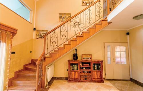 Six-bedroom Holiday Home In Herceg Novi