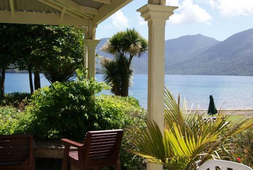 Mahana Lodge Boutique Bed & Breakfast