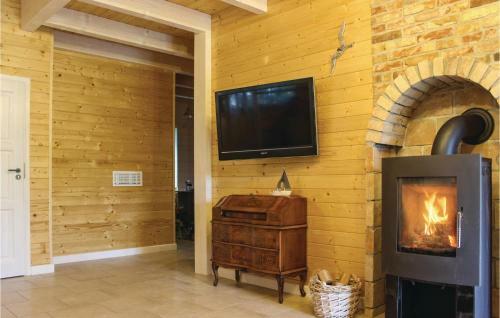 Three-bedroom Holiday Home In Kolczewo