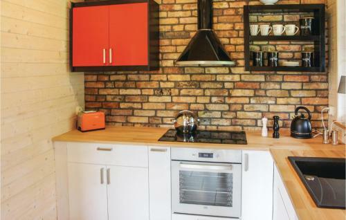Three-bedroom Holiday Home In Kolczewo