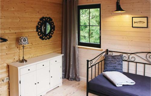 Three-bedroom Holiday Home In Kolczewo
