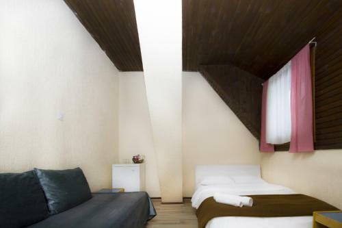 Hostal Guesthouse Junior