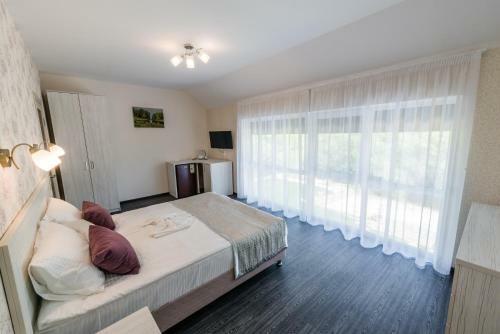 Hostal Furnished Rooms Dursoley