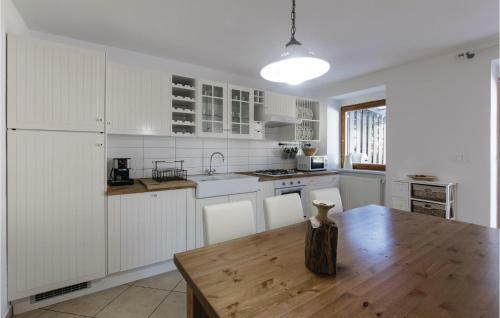 Four-bedroom Holiday Home In Sela Na Krasu