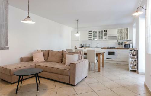 Four-bedroom Holiday Home In Sela Na Krasu