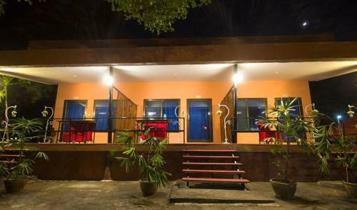 Hotel Baan Ruen Rim Nam