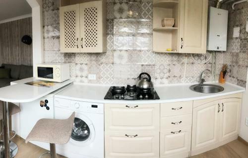 Apartment On Dekabristov 4