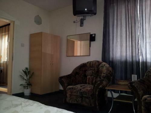 Hostal Avel Guest House