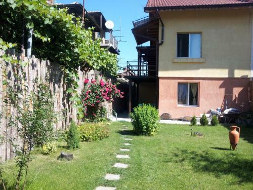 Hostal Avel Guest House