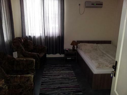 Hostal Avel Guest House