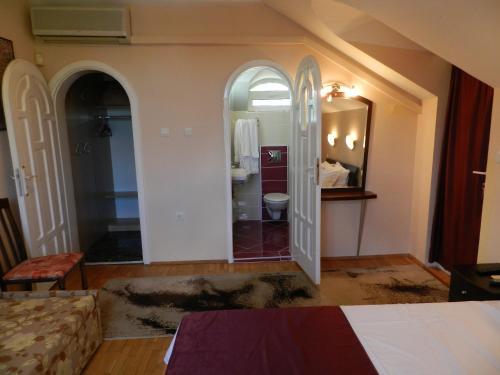 Hostal Vila Saltanat 41