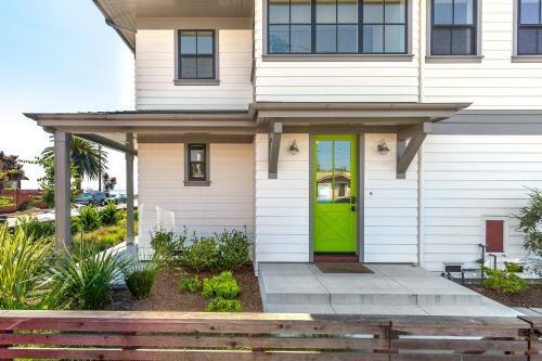 3440 Saint Deyns St House