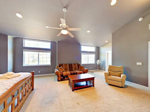 913 Lake Tahoe Blvd Home