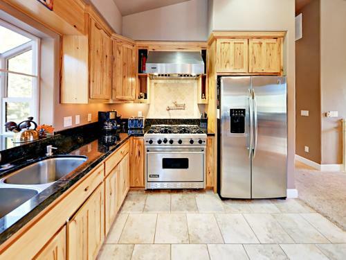 913 Lake Tahoe Blvd Home