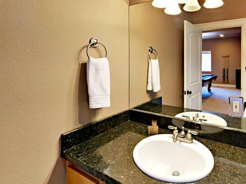 913 Lake Tahoe Blvd Home