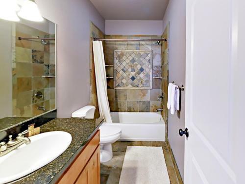 913 Lake Tahoe Blvd Home