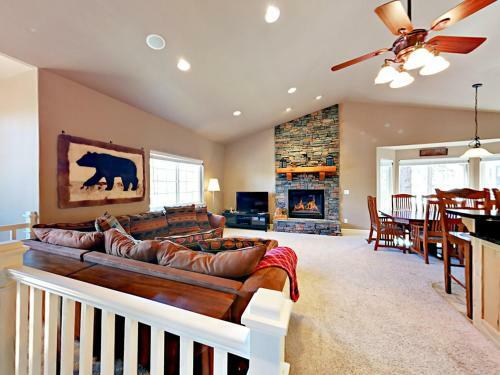 913 Lake Tahoe Blvd Home