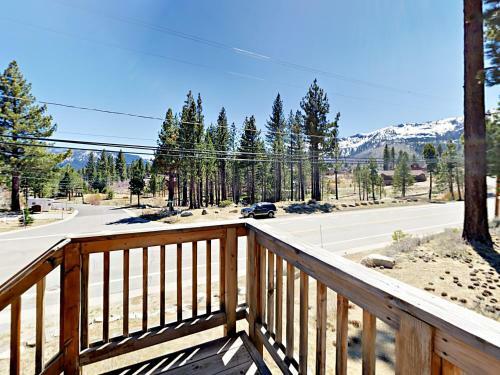 913 Lake Tahoe Blvd Home