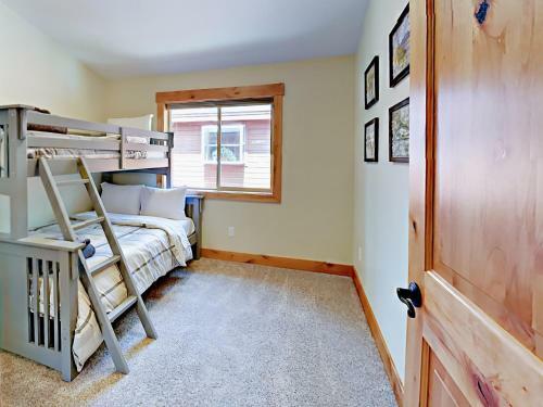 1573 Cree St Home