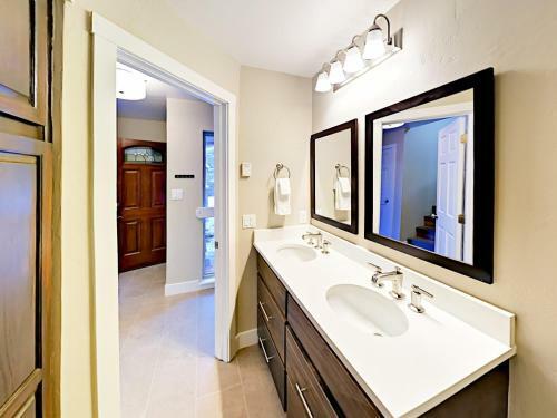 Creekside Gem Townhouse #e-2 Townhouse