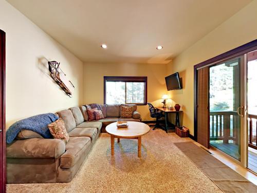 1857 High Meadow Trl Home