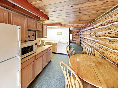 Six Bedroom 232 Northside Circle Home