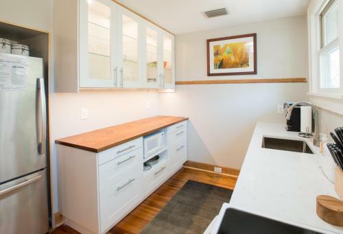 Spacious 1 Bedroom -the Sand Dollar Waterfront District