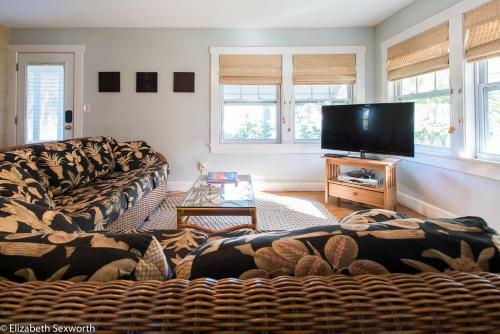 2 Bedroom - Palm Cottage Pets Waterfront District