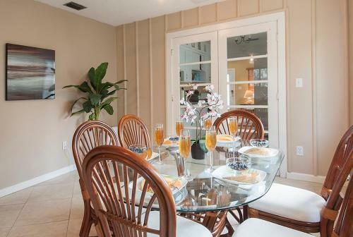 3 Bedroom - Dolphin House Split Floor Plan Pets Waterfront District