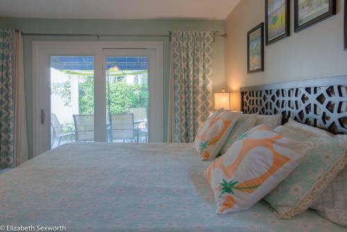 3 Bedroom - Dolphin House Split Floor Plan Pets Waterfront District