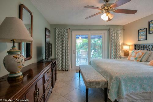 3 Bedroom - Dolphin House Split Floor Plan Pets Waterfront District