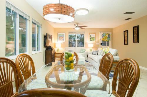 3 Bedroom - Dolphin House Split Floor Plan Pets Waterfront District