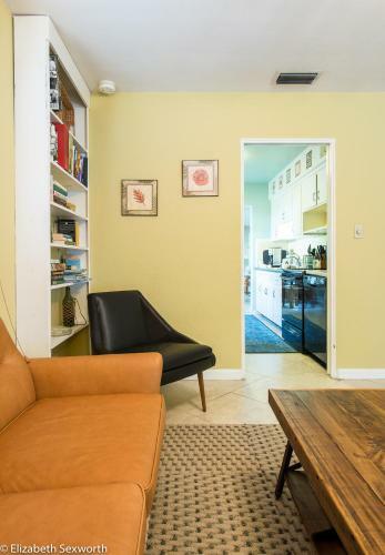 3 Bedroom - Dolphin House Split Floor Plan Pets Waterfront District